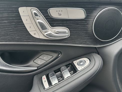 Used 2022 Mercedes-Benz GLC 300 4MATIC image 17