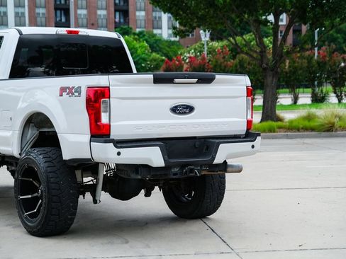 Used 2017 Ford F250 Lariat w/ FX4 Off-Road Package AWD/4WD image 23