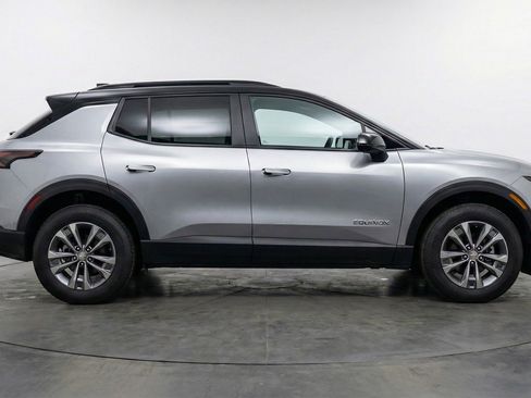 Used 2025 Chevrolet Equinox LT FWD image 9