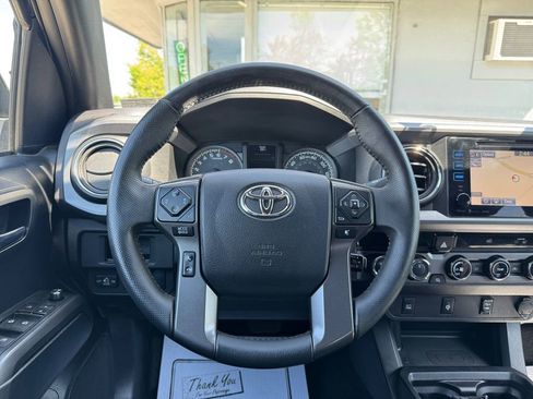 Used 2017 Toyota Tacoma TRD Sport w/ Tow Package AWD/4WD image 15