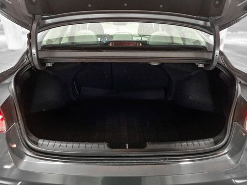 Used 2024 Hyundai Elantra Limited FWD image 9