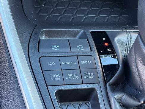 Used 2025 Toyota RAV4 XLE AWD/4WD image 28