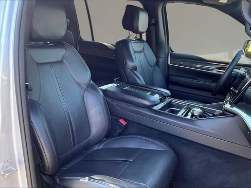 Used 2022 Jeep Wagoneer Series II AWD/4WD image 30