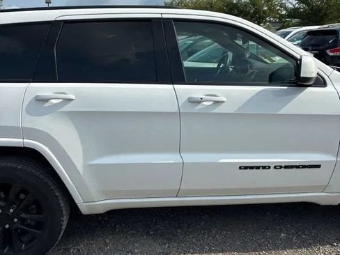 Used 2021 Jeep Grand Cherokee Laredo X AWD/4WD image 13