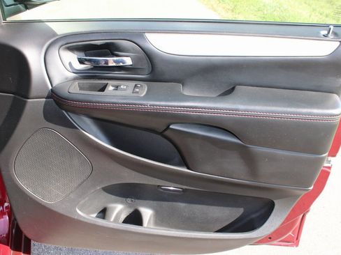 Used 2019 Dodge Grand Caravan GT image 18