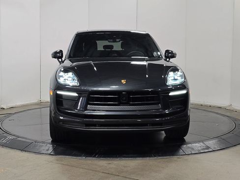 Certified 2025 Porsche Macan AWD/4WD image 2