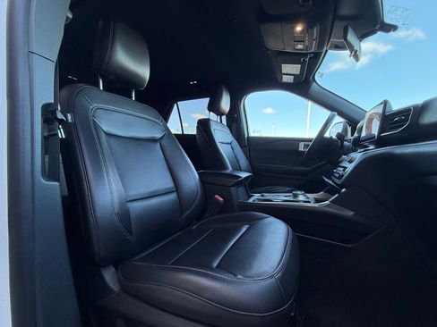 Used 2020 Ford Explorer XLT w/ Equipment Group 202A image 23