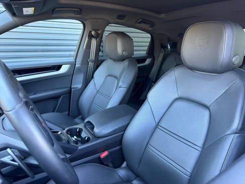 Certified 2026 Porsche Cayenne Coupe AWD/4WD image 6
