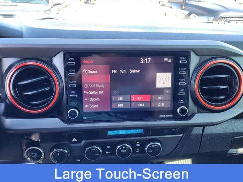 Used 2022 Toyota Tacoma TRD Sport image 15