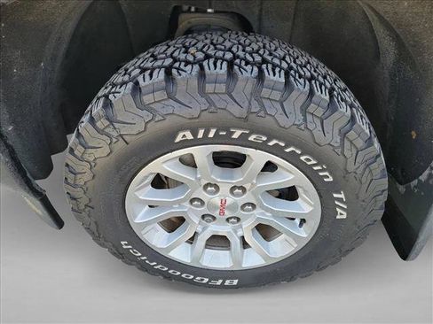 Used 2015 GMC Sierra 1500 SLE w/ All-Terrain Package image 9