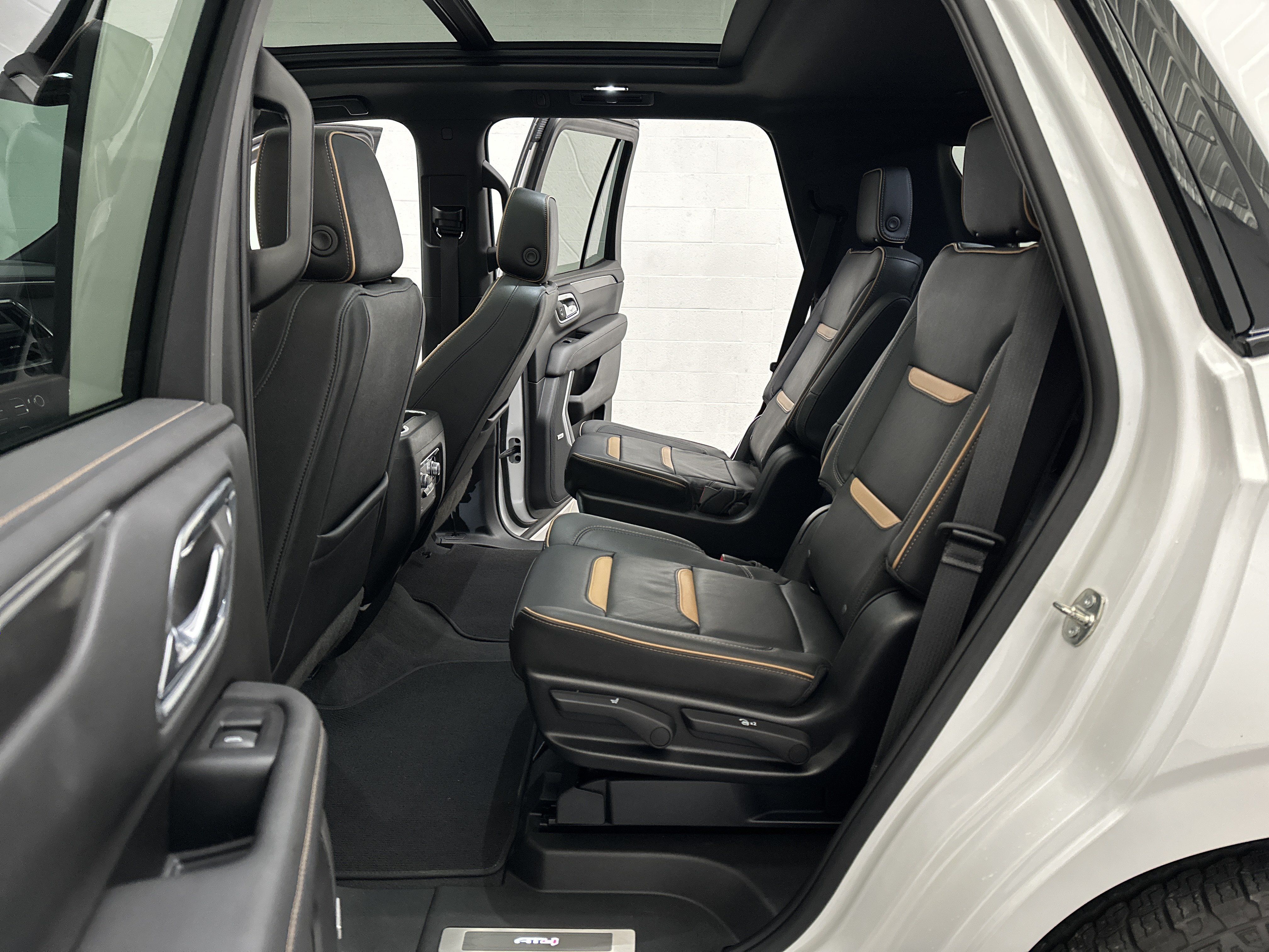 Used 2023 GMC Yukon AT4 w/ AT4 Premium Plus Package AWD/4WD image 24