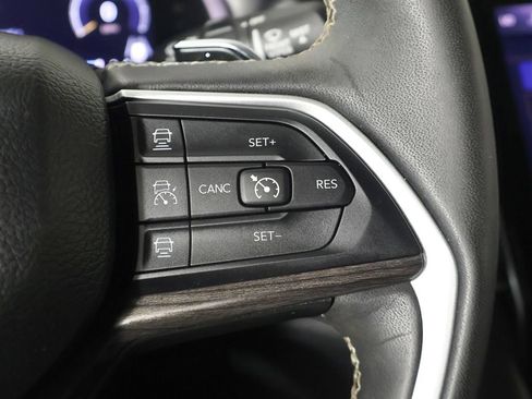 Used 2023 Jeep Grand Cherokee L Limited w/ Black Appearance Package AWD/4WD image 38