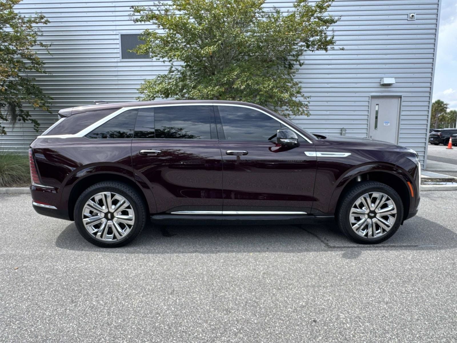 Used 2026 Cadillac Escalade IQ Luxury 2 w/ LPO, Radiant Package AWD/4WD image 6