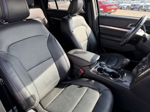 Used 2018 Ford Explorer XLT w/ Equipment Group 202A image 24