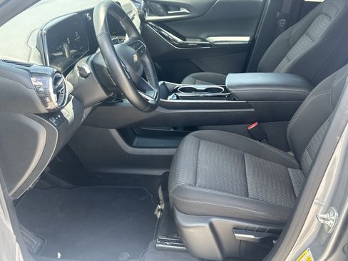 Used 2025 Chevrolet Equinox LT FWD image 9
