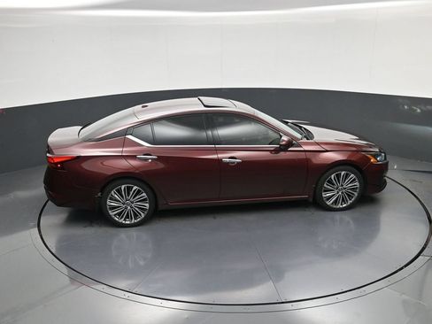 Used 2024 Nissan Altima 2.5 SL FWD image 34