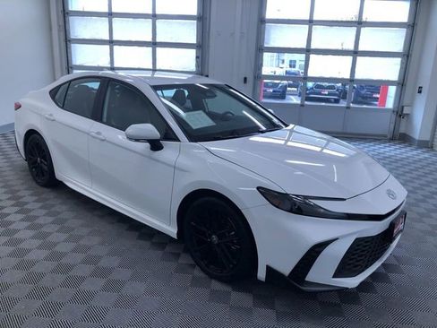 Used 2025 Toyota Camry SE image 28