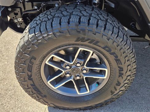 Used 2024 Jeep Gladiator Mojave image 11