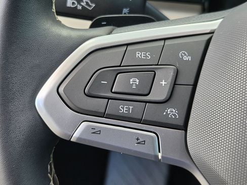 Used 2024 Volkswagen Atlas SE w/ Black Wheel Package FWD image 23