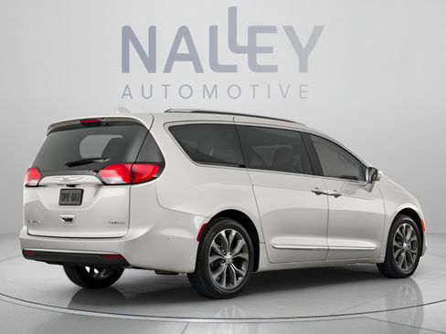 Used 2019 Chrysler Pacifica Limited w/ Advanced Safetytec Group FWD image 8