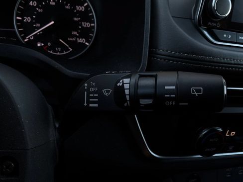 Used 2025 Nissan Rogue SV FWD image 37