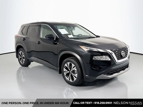 Certified 2021 Nissan Rogue SV FWD image 3