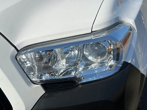Used 2022 Toyota Tacoma SR RWD image 11