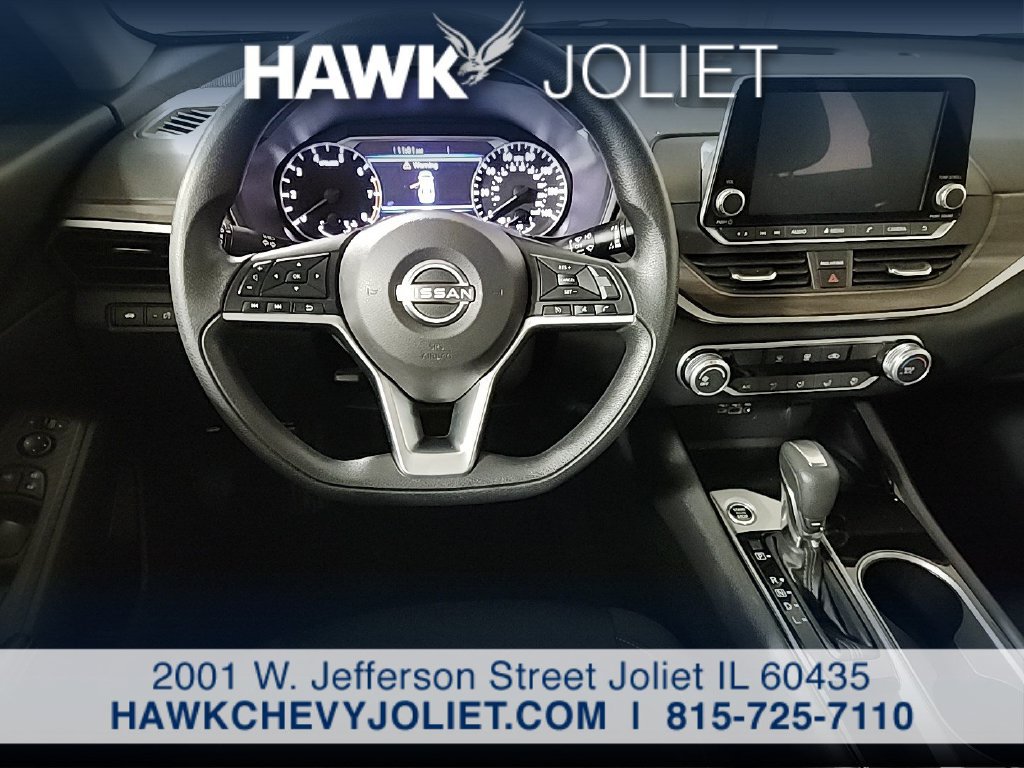 Used 2024 Nissan Altima 2.5 SV FWD image 12