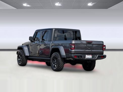 Used 2025 Jeep Gladiator Sport AWD/4WD image 3
