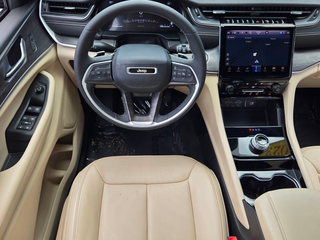 Used 2023 Jeep Grand Cherokee L Limited w/ Luxury Tech Group II RWD image 15