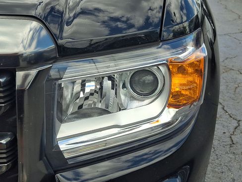 Used 2022 GMC Canyon AT4 w/ Driver Alert Package AWD/4WD image 9