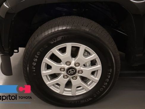 Certified 2024 Toyota Tacoma SR5 AWD/4WD image 8