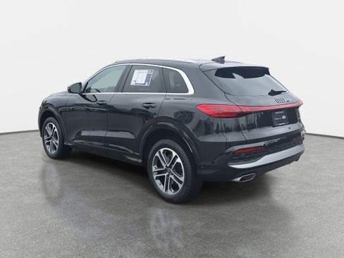 Certified 2025 Audi Q5 Premium w/ Convenience Package image 7