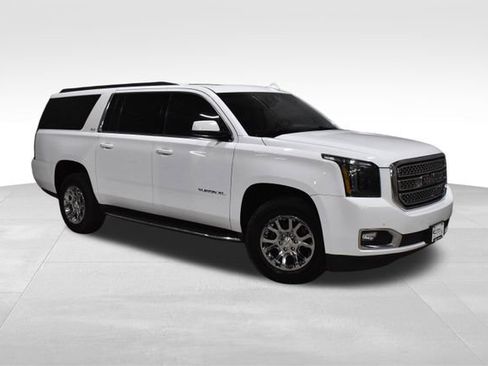 Used 2019 GMC Yukon XL SLT image 3