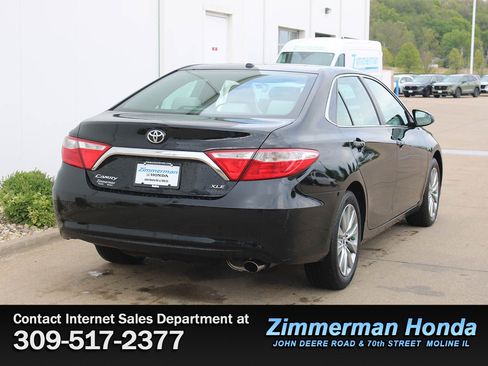 Used 2016 Toyota Camry XLE w/ Moonroof Package FWD image 2