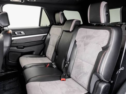 Used 2017 Ford Explorer XLT w/ Equipment Group 202A FWD image 25