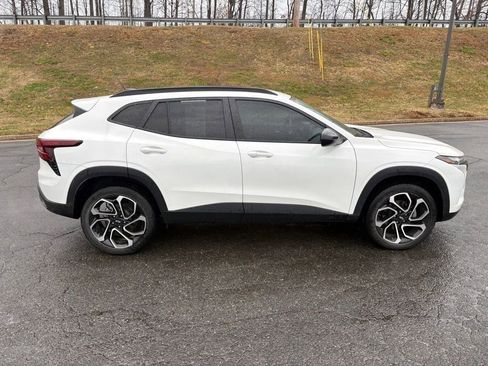 Used 2024 Chevrolet Trax RS w/ Driver Confidence Package image 8