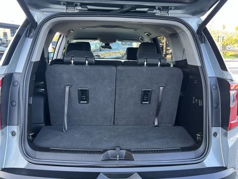 Used 2023 GMC Acadia SLE w/ Driver Convenience Package image 26