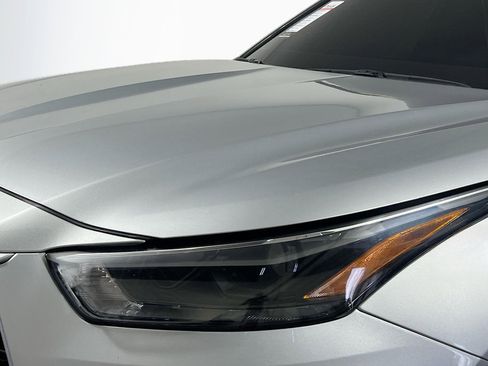 Used 2023 Toyota Highlander L FWD image 11
