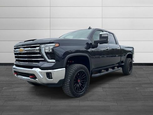 Used 2024 Chevrolet Silverado 3500 LTZ w/ LTZ Plus Package image 7