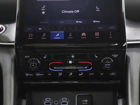 Used 2025 Jeep Grand Cherokee L Limited w/ Black Appearance Package AWD/4WD image 17