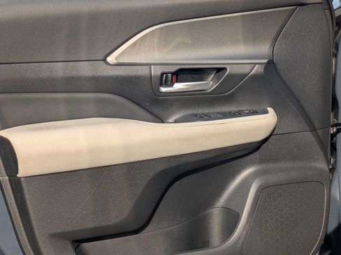 Used 2025 Toyota Grand Highlander AWD image 6