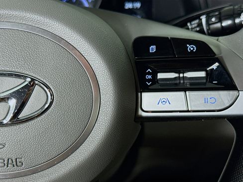 Used 2023 Hyundai Elantra Blue image 14