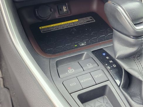 Used 2019 Toyota RAV4 Limited w/ Advanced Technology Package FWD image 72