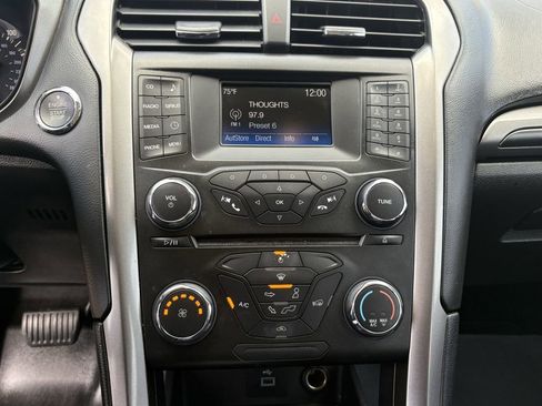 Used 2017 Ford Fusion SE w/ Equipment Group 201A FWD image 20