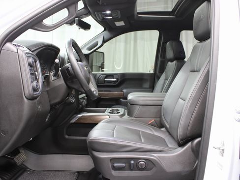 Used 2023 Chevrolet Silverado 2500 High Country w/ Z71 Off-Road Package image 9