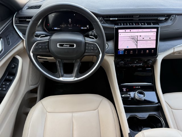 Used 2024 Jeep Grand Cherokee Limited AWD/4WD image 12