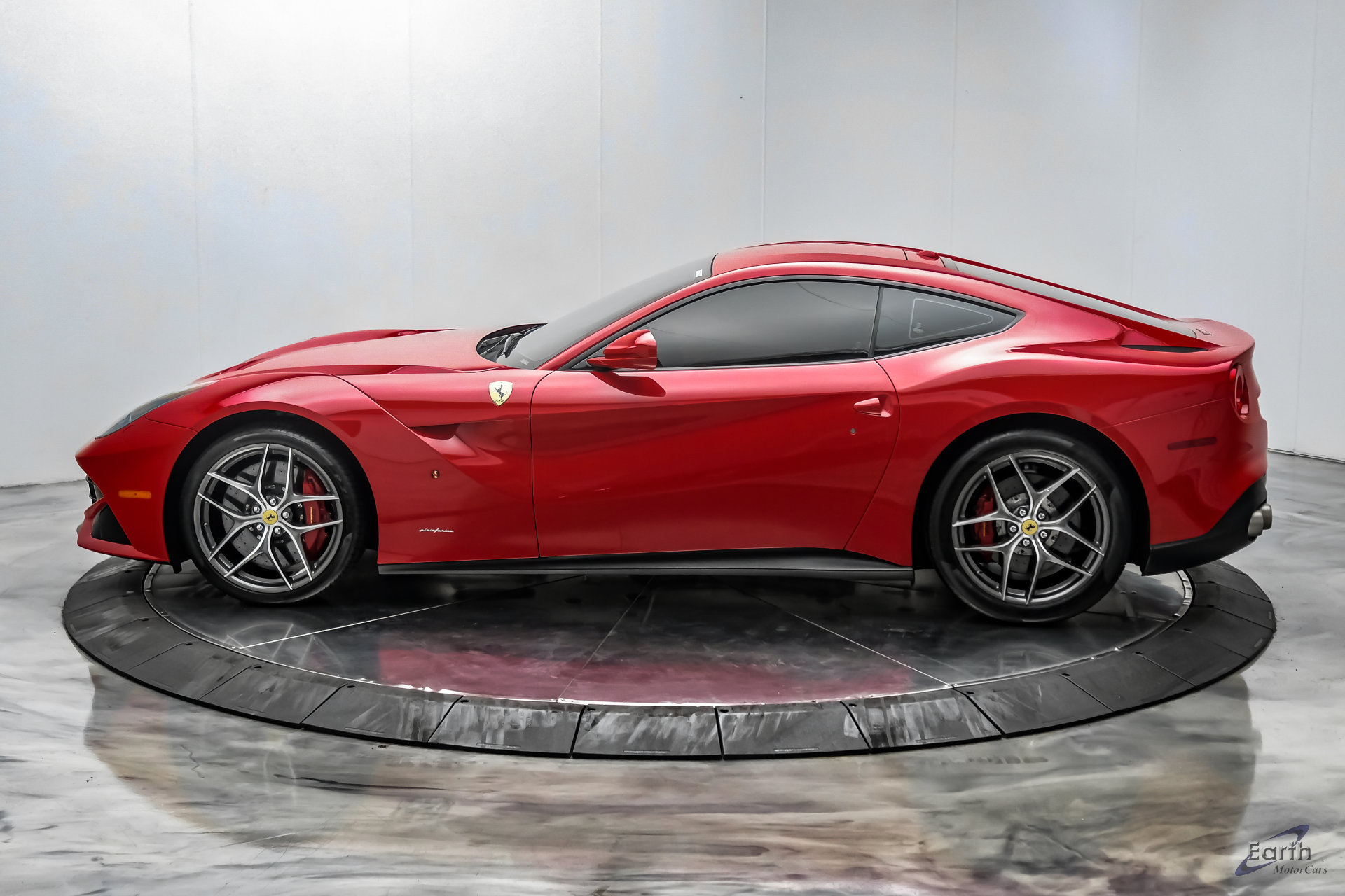 Used 2015 Ferrari F12 Berlinetta RWD image 9