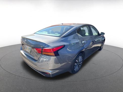 Used 2025 Nissan Altima 2.5 SV FWD image 8