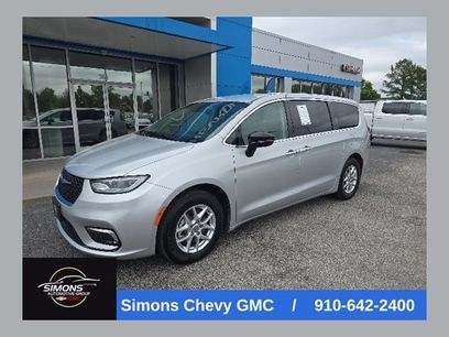 Used 2024 Chrysler Pacifica Touring-L